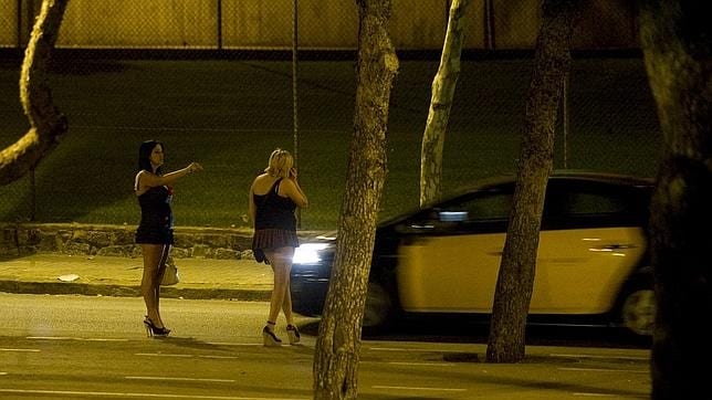 Dos mujeres ejercen la prostitución en Barcelona