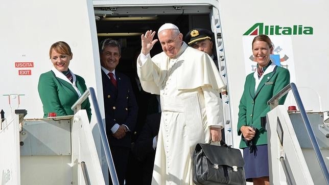 El Papa desea paz y prosperidad para España al cruzar su espacio aéreo