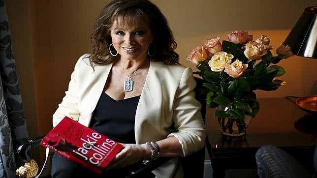 Muere a los 77 años Jackie Collins, reina de la novela picante y hollywoodiense