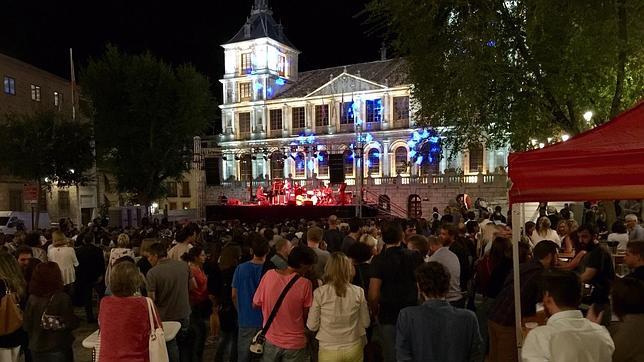 La plaza del Ayuntamiento se ha llenado durante una semana de la magia del jazz