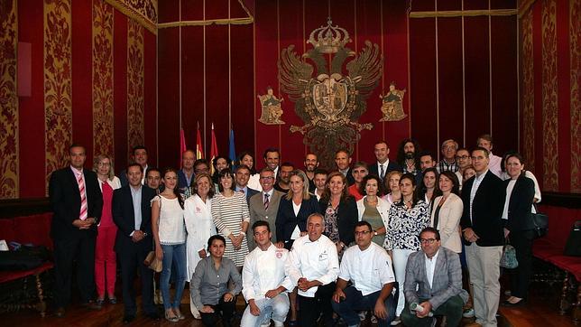 Tolón recibe el apoyo de los hosteleros para la Capitalidad Gastronomía en 2016