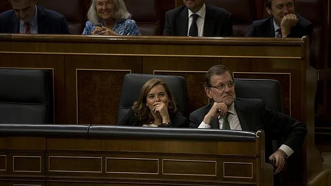 Mariano Rajoy y Soraya Sáez de Santamaría en el Pleno del Congreso de los Diputados