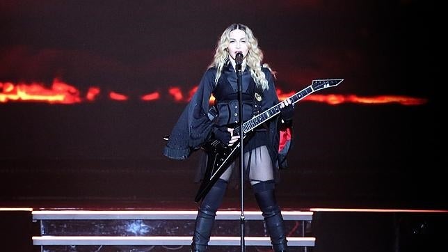 Madonna obliga a un bailarín a besarle los pies por llegar tarde a un ensayo