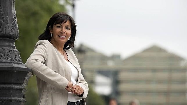 Anne Hidalgo, alcaldesa de París, pide modernizar la ciudad