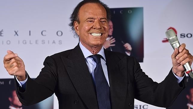 Julio Iglesias critica a Artur Mas por «separar a los catalanes» y se declara federalista