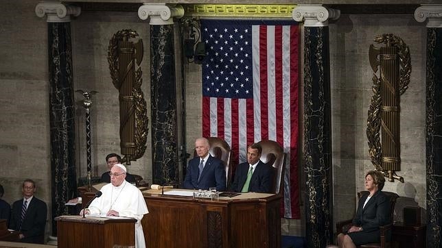 El Papa visita a doscientos «sintecho» justo después de su discurso en el Congreso