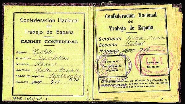 Varias familias se suman a la denuncia contra Cataluña por retener documentos