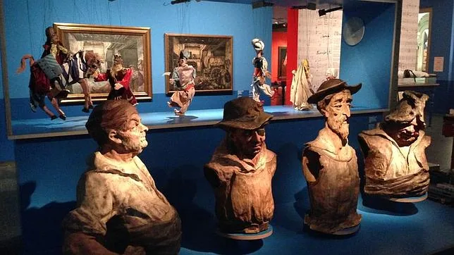 Las marionetas y los cabezudos creados por Zuloaga para «El retablo de Maese Pedro», de Falla, en la exposición
