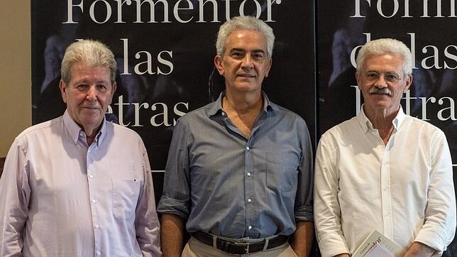 Jorge Herralde, editor de Anagrama; Guillermo Schavelson, agente literario y Basilio Baltasar, presidente del Jurado