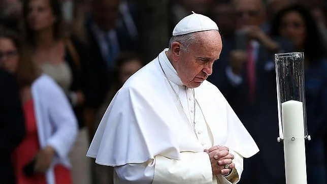 El Papa Francisco reza durante su visita a la «Zona Cero» del 11-S