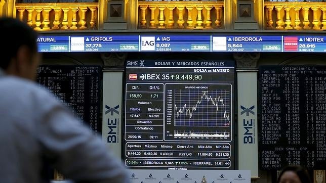 El Ibex 35 cae un 1,32% tras las elecciones catalanas