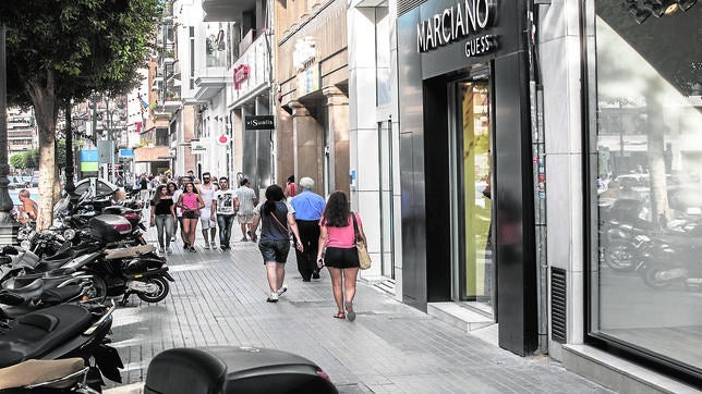 Los empresarios de restauración se oponen al cierre de zonas comerciales en domingo