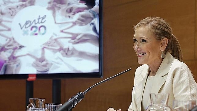 Cifuentes sobre Aznar: «Lo correcto es debatir dentro del partido»