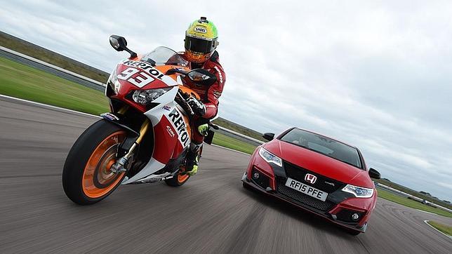 Vídeo: Civic Type-R vs CBR 1000, duelo de titanes