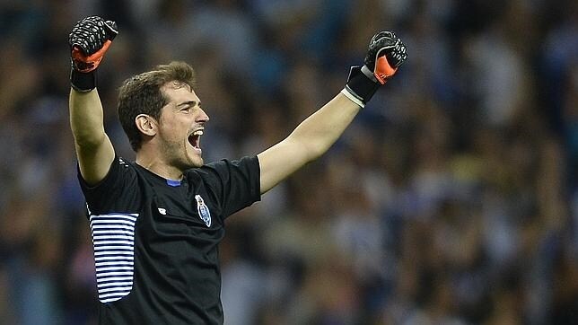 Casillas celebra un gol con el Oporto