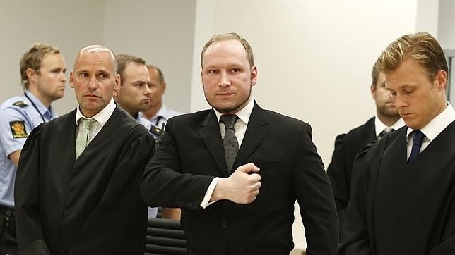 Breivik está dispuesto a morir de hambre si no es mejor tratado en prisión