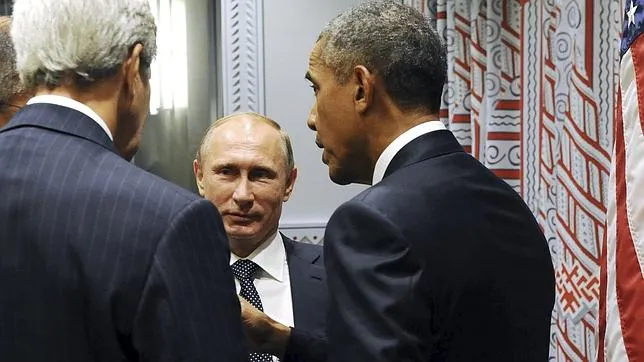 El presidente estadounidense, Barack Obama, durante una conversación con el primer ministro ruso, Vládimir Putin
