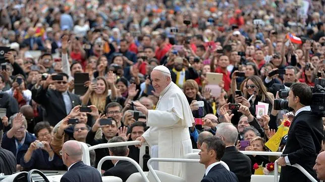 El Papa Francisco, a su llegada a la Audiencia General
