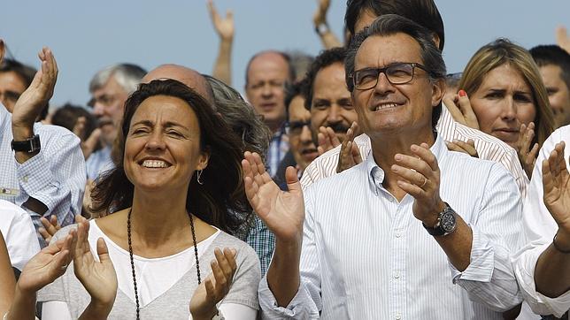 Mercè Conesa, presidenta de la Diputación de la Diputación de Barcelona, y Artur Mas, durante la campaña
