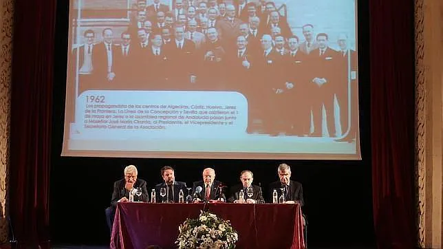 Los ponentes, durante el homenaje a Pemán celebrado en Jerez