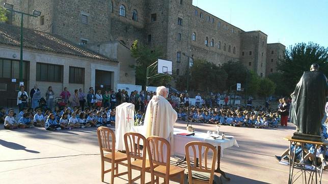 El colegio Tavera abre nuevo curso con una misa de campaña