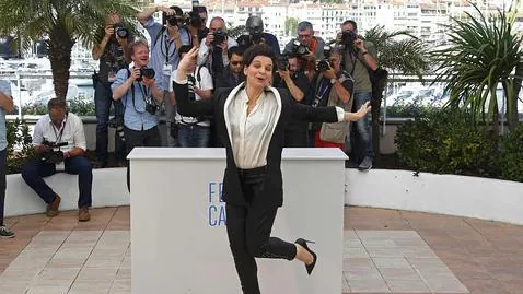 Juliette Binoche posa ante los fotógrafos en Cannes