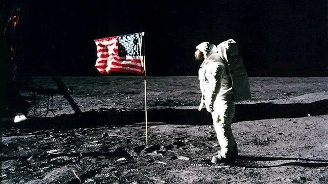 El 20 de julio de 1969, el hombre, «presuntamente» para muchos, puso un pie en la Luna