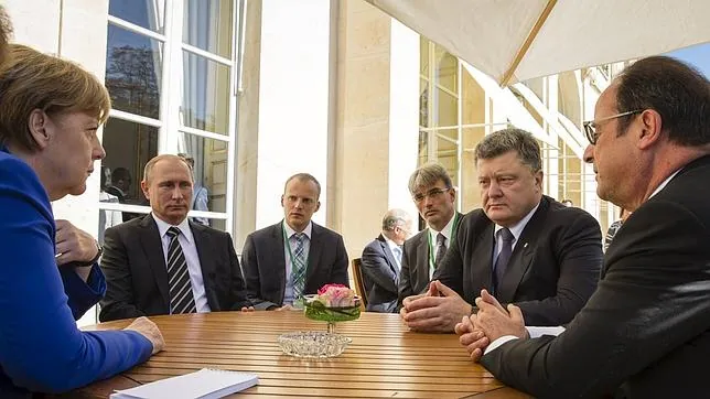 Putin, Merkel, Hollande y Poroshenko, en su encuentro en París