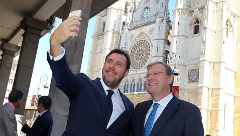 Puente y Silván, protagonistas de un selfie muy «municipal»