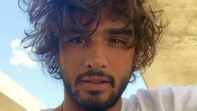 La exnovia de David Bisbal, la «China» Suárez, pasa página con un modelo brasileño