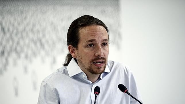 Iglesias hace «novillos» sin pudor en el Parlamento Europeo, ante Juncker y Schulz