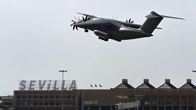 Airbus entregará entre 14 y 18 aviones A400M a pesar del «parón» tras el accidente