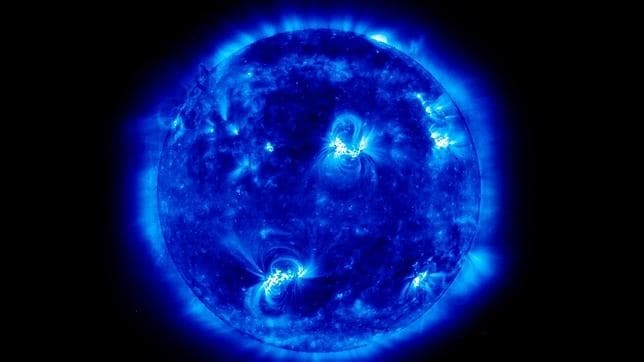 El Sol, en la imagen, es una enorme central nuclear que produce neutrinos capaces de llegar a la Tierra