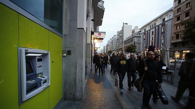 La escasa eficiencia fuerza a la banca a un mayor ajuste de red y plantilla