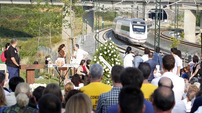 La «excesiva velocidad» por una «conducción desatenta» del maquinista, única causa