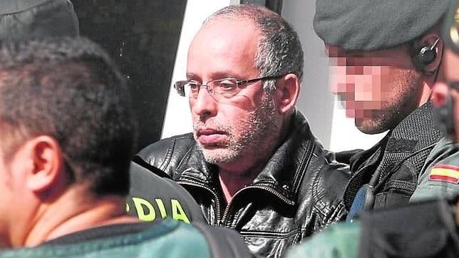 El asesino de Eva Blanco durmió en el viaje a España y se echó la siesta en los calabozos