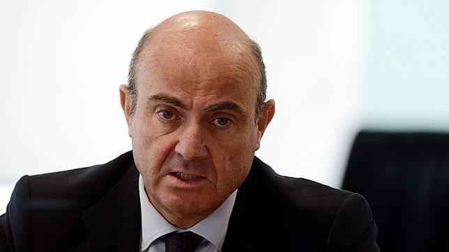 De Guindos: «El BBVA y el Santander son bancos bien capitalizados y solventes»