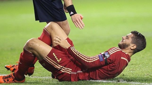 Morata se duele sobre la hierba de Las Gaunas