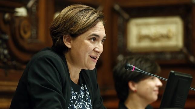 El PP se la devuelve a Colau: «Actúa como antisistema y no como alcaldesa»