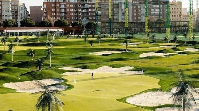 El PSOE pide un parque público en el campo de golf del Canal