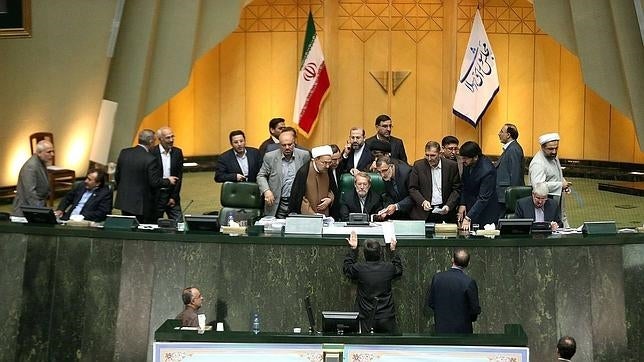 El Parlamento de Irán aprueba el acuerdo nuclear