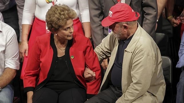 Los ministros de Rousseff ya no podrán viajar en primera a costa del Estado