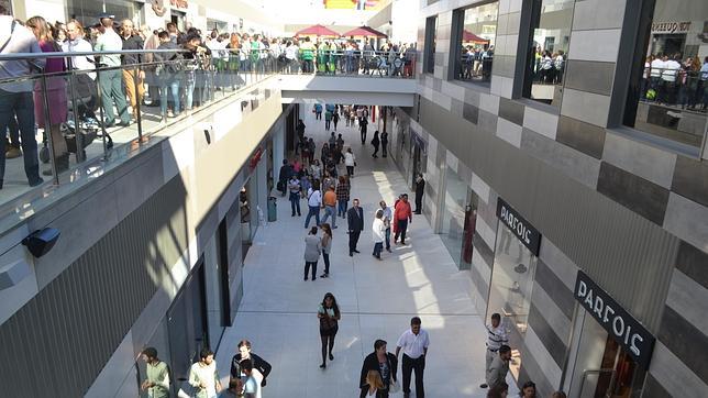 El centro comercial l'Epicentre abre sus puertas en Sagunto