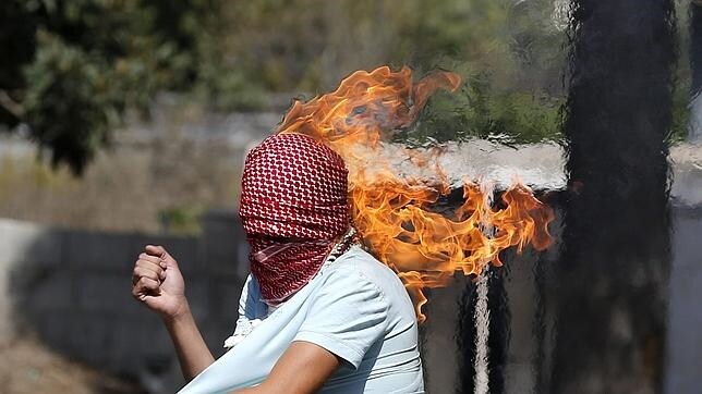 Un palestino se prende fuego cuando trataba de lanzar un cóctel molotov