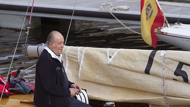 Don Juan Carlos navega con el nuevo Bribón en Pontevedra