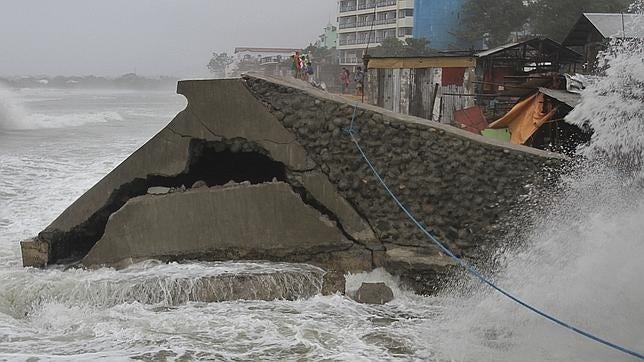 Miles de evacuados en Filipinas por el tifón Koppu