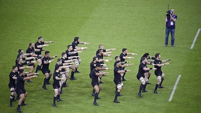 La feroz «haka» con que Nueva Zelanda atemorizó a Francia