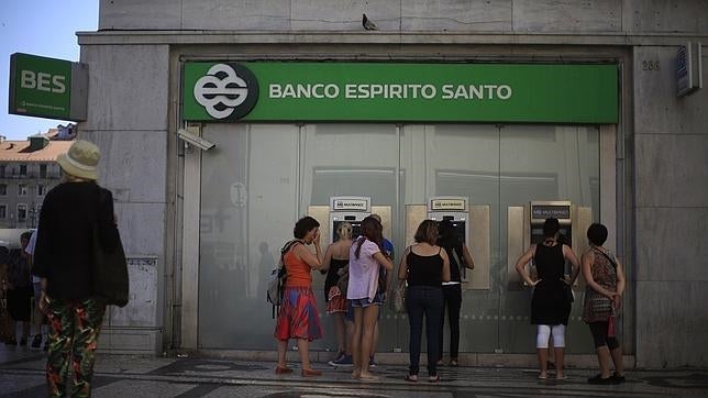 Banco Espírito Santo ayudaba a sus mejores clientes a defraudar, según la prensa lusa