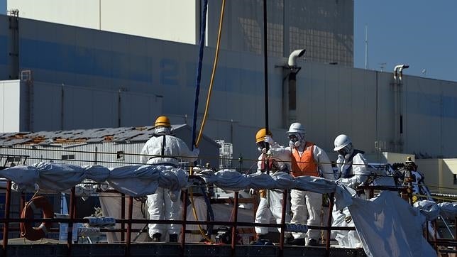 Graban una sustancia que podría ser combustible nuclear fundido en el reactor 3 de Fukushima