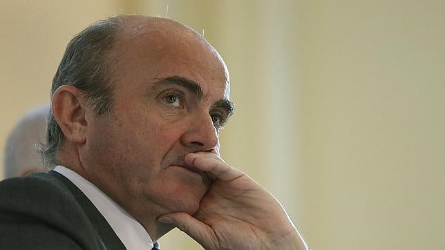 De Guindos afirma que la EPA demostrará que la economía española crea «muchísimo empleo»